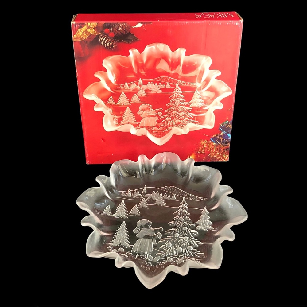 Mikasa Christmas Story Etched Glass Bon Bon Dish Cookie Plate Made in Germany